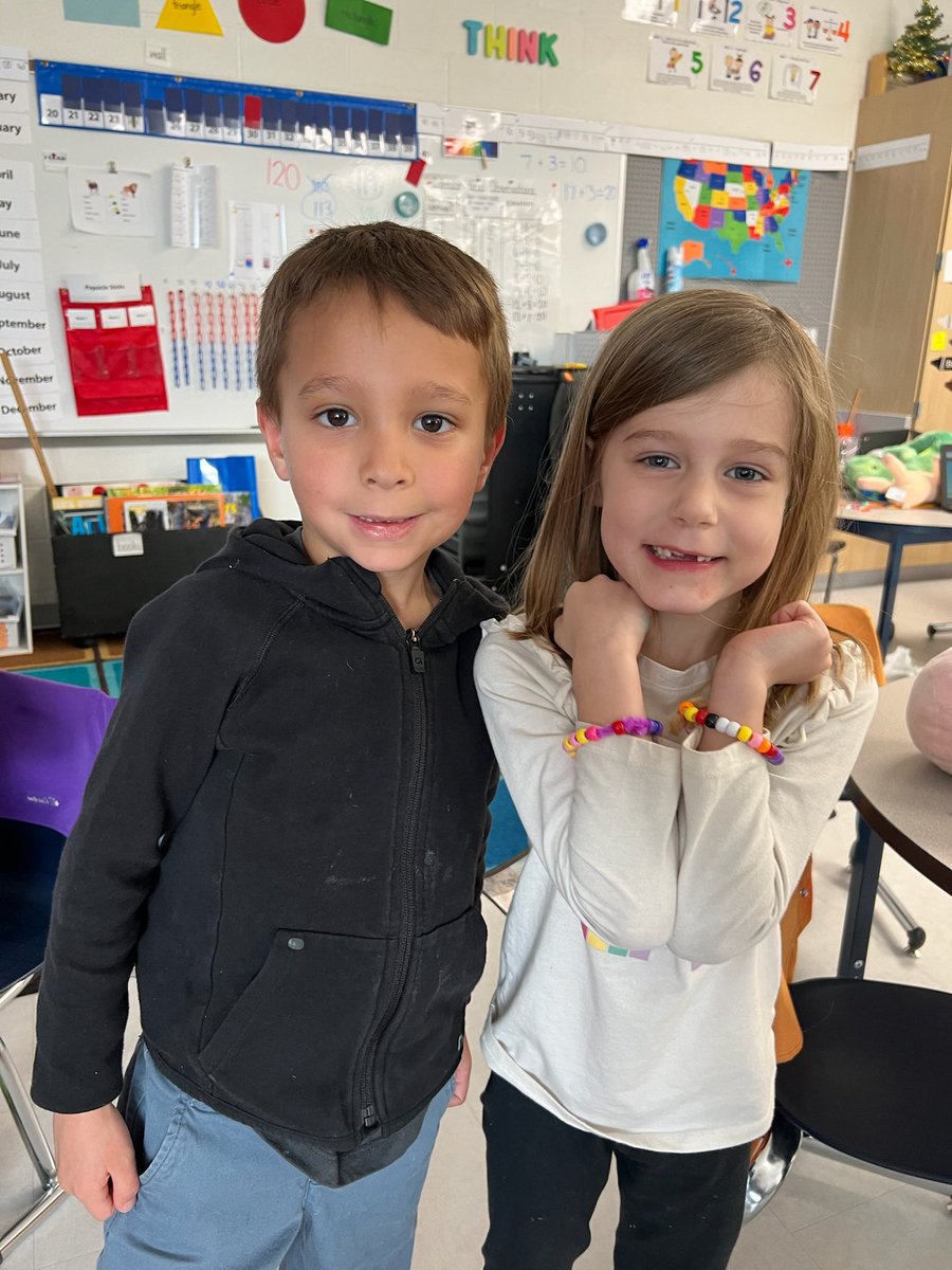 loadsoffunin121's tweet image. #RightToReadWeek 💙