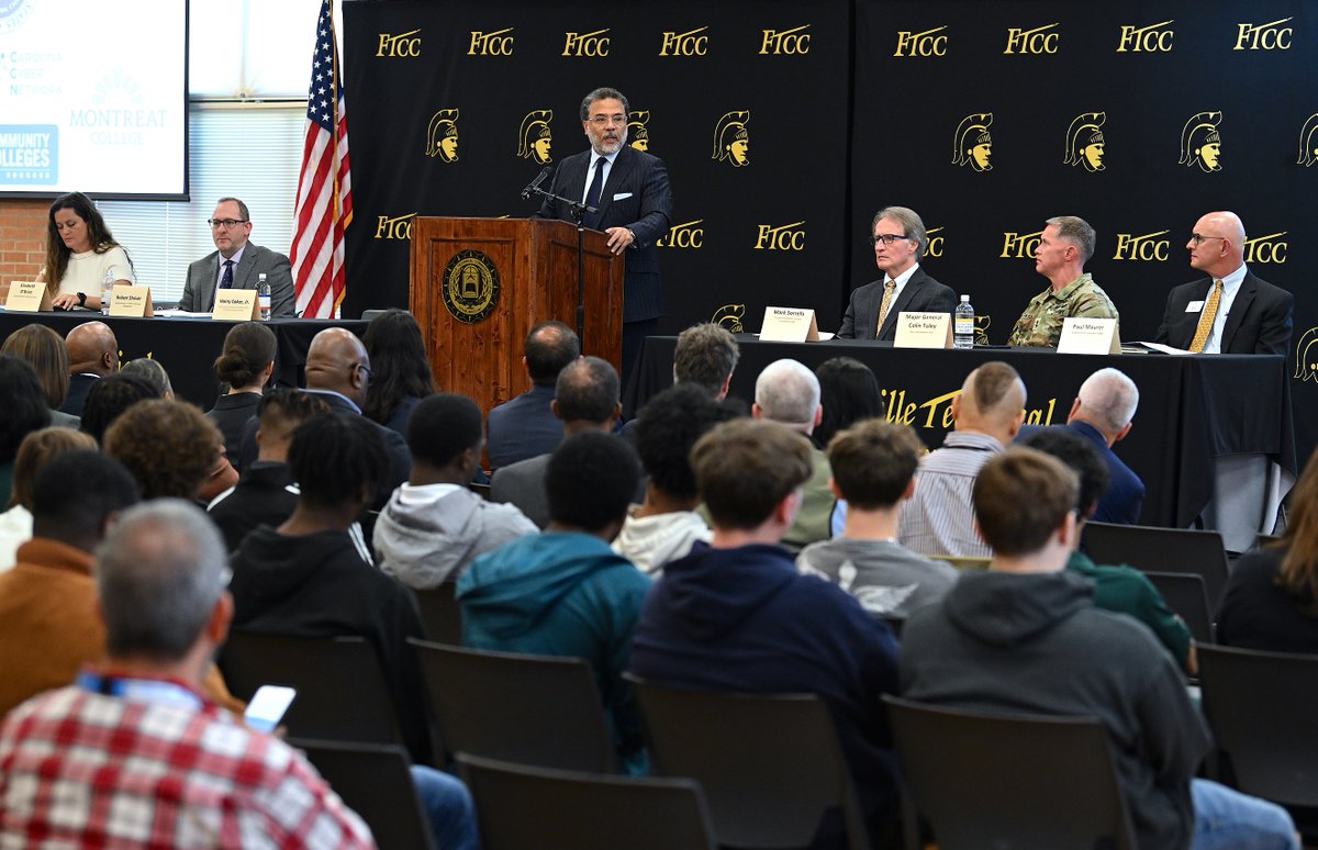 NCD Coker thanked @FAYTECHCC students -including many vets and military spouses- for continuing to protect the nation as they enter cyber careers. Great to be joined by @USOPM DepDir Shriver, @hiringourheroes Liz O'Brien and @18airbornecorps Maj Gen Tuley whitehouse.gov/oncd/briefing-…
