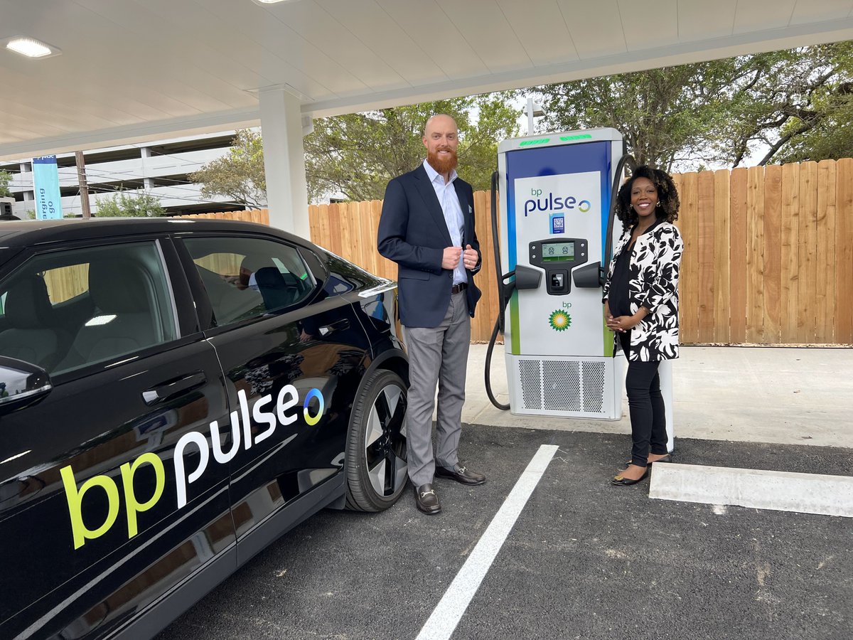 Evolve Houston visited @bp_America's headquarters for a ribbon cutting of a new bp pulse EV charging station. This new charging site is the first bp pulse branded Gigahub™ in the US and will be open to the public on April 2. #EVcharging #sustainability #bpAmerica #HoustonTX