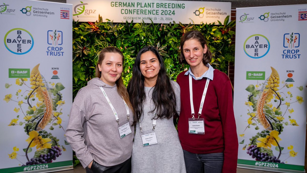 Well represented at the #GPZ2024 conference! <a href="/Barley_Isa/">Isabelle Badasu</a> and colleagues looking for #betterbarley and #bettersoy #plantbreeding inspiration!