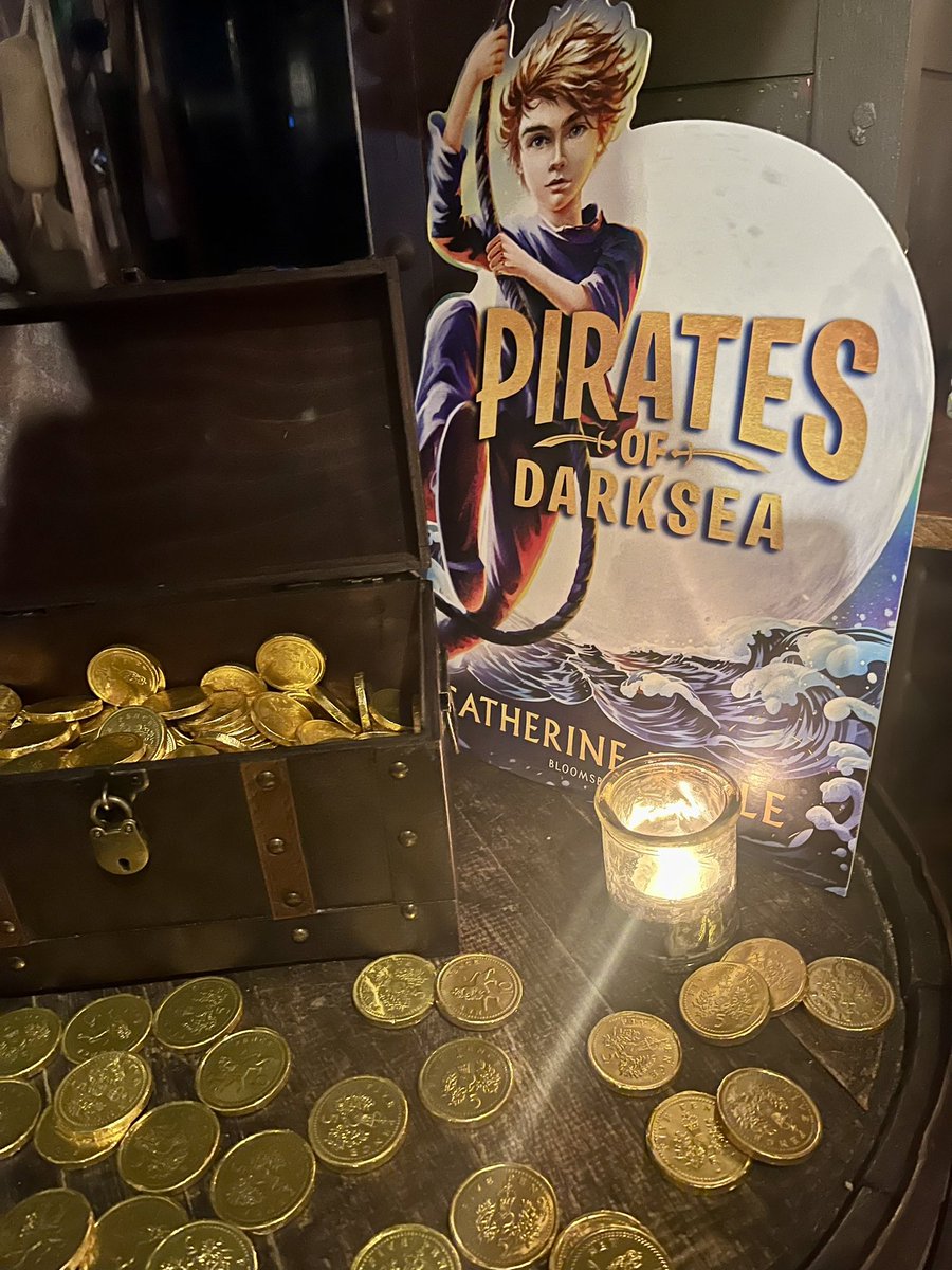 Congrats @doyle_cat for your rip roaring adventure #PiratesOfDarksea !! Fully themed fab launch by the amazing @KidsBloomsbury team. Loved catching up with @MzEvieMo @annabelwriter @AlwynFJH @SiobhanMcD91 @janesetheridge @nomadbooks & meeting @stubbleagent !! 🏴‍☠️🌊📚