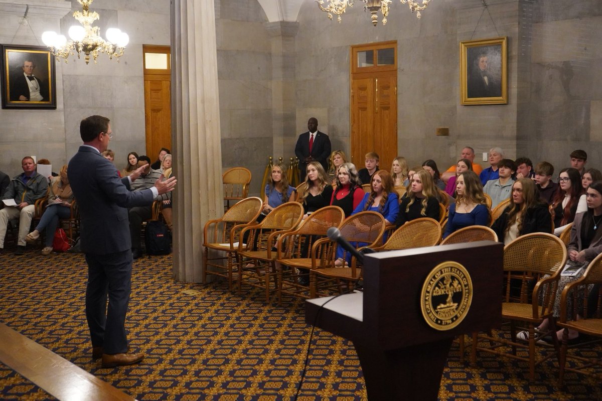 Had the honor of speaking this morning at @ronniefor67’s 2nd annual Military Kids Day on the Hill and afterwards visited with a youth leadership group from Grundy County.