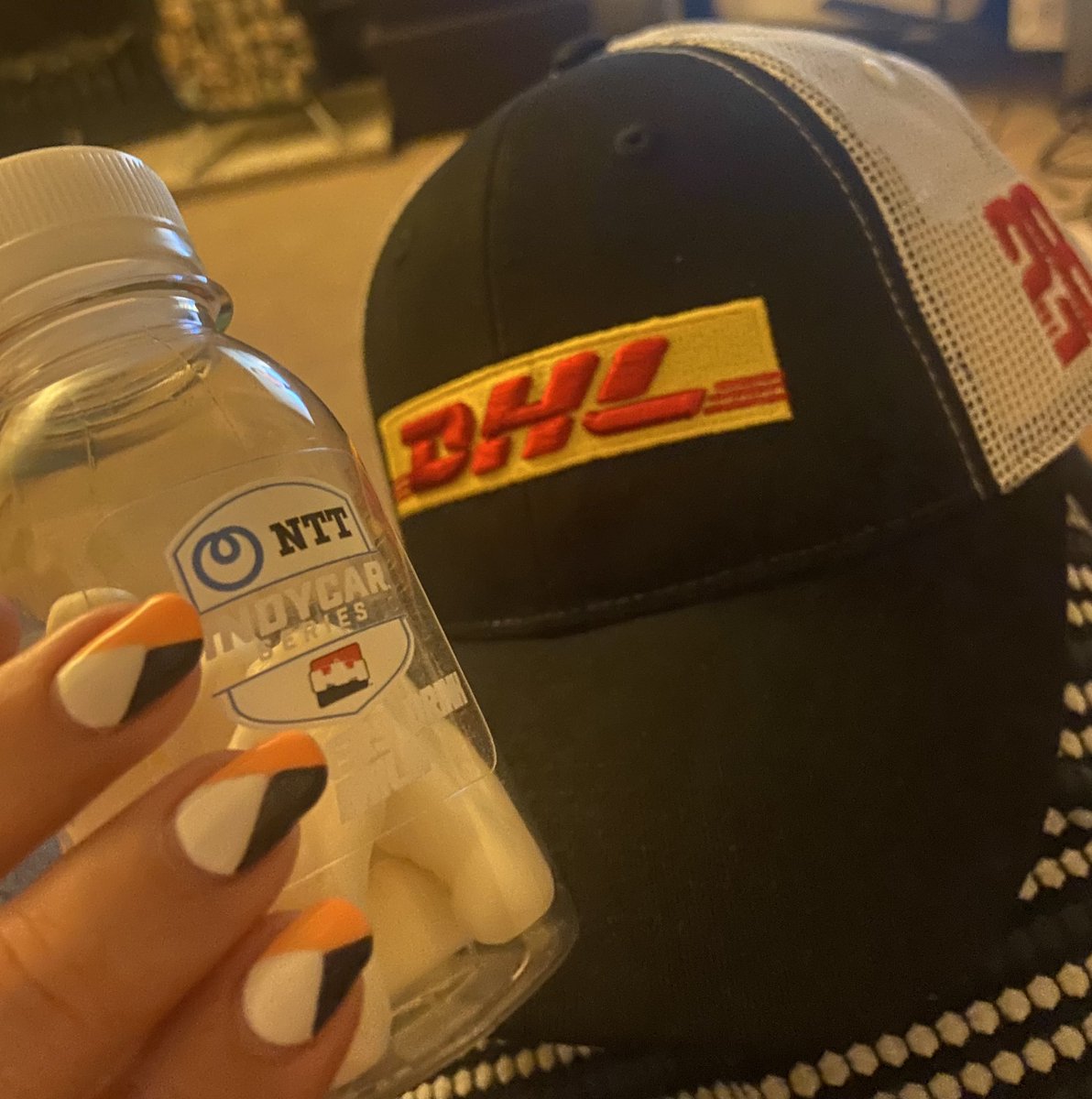 What a treat to come home to! 💛❤️💛

Thanks @FormulaModelSh1 - for the cap and for flying the #Indycar flag over here in the UK!!

(but mostly for the sweets - always loved milk bottles and these are bigger than normal - was destined to be an Indycar fan! 😜)

#WinnersDrinkMilk