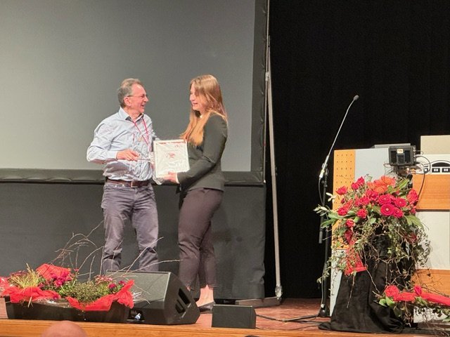 SYBORG (@erblabs) on Twitter photo And the next award goes to <a href="/mirbachh/">Helena Schulz-Mirbach</a> congrats to the Rainer Rudolph Award of the <a href="/GBM_eV/">GBM e.V.</a> two other awards for <a href="/mpi_marburg/">Max Planck Institute for Terrestrial Microbiology</a> @SYNMIKRO looming! And the next award goes to <a href="/mirbachh/">Helena Schulz-Mirbach</a> congrats to the Rainer Rudolph Award of the <a href="/GBM_eV/">GBM e.V.</a> two other awards for <a href="/mpi_marburg/">Max Planck Institute for Terrestrial Microbiology</a> @SYNMIKRO looming!