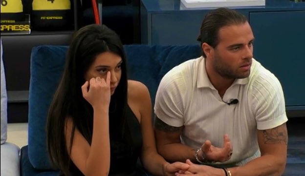 SFra87's tweet image. E con queste foto….
Vi annuncio che #gr7 &amp;amp; #sd8 hanno deciso di star insieme anche fuori da lì… non che non lo sapessimo ma se l’hanno detto loro vale doppio! Penso che prendendo qsta decisione tutto ciò che è successo prima o esterno vadano a farsi fottere! Chiaro?♥️ #sergetti