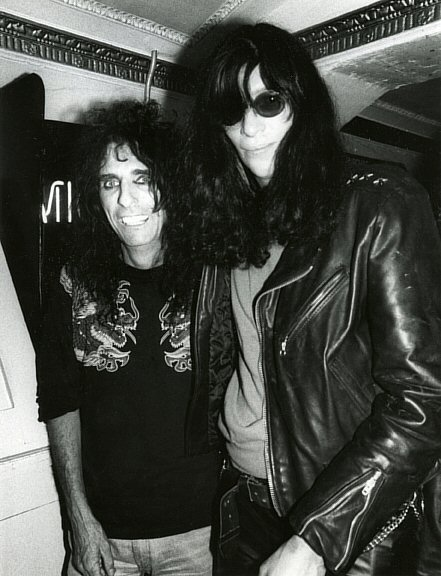 The Day that Coop met with Joey Ramone  #alicecooper #joeyramone #cbgbs #katzsdeli #punkfashion