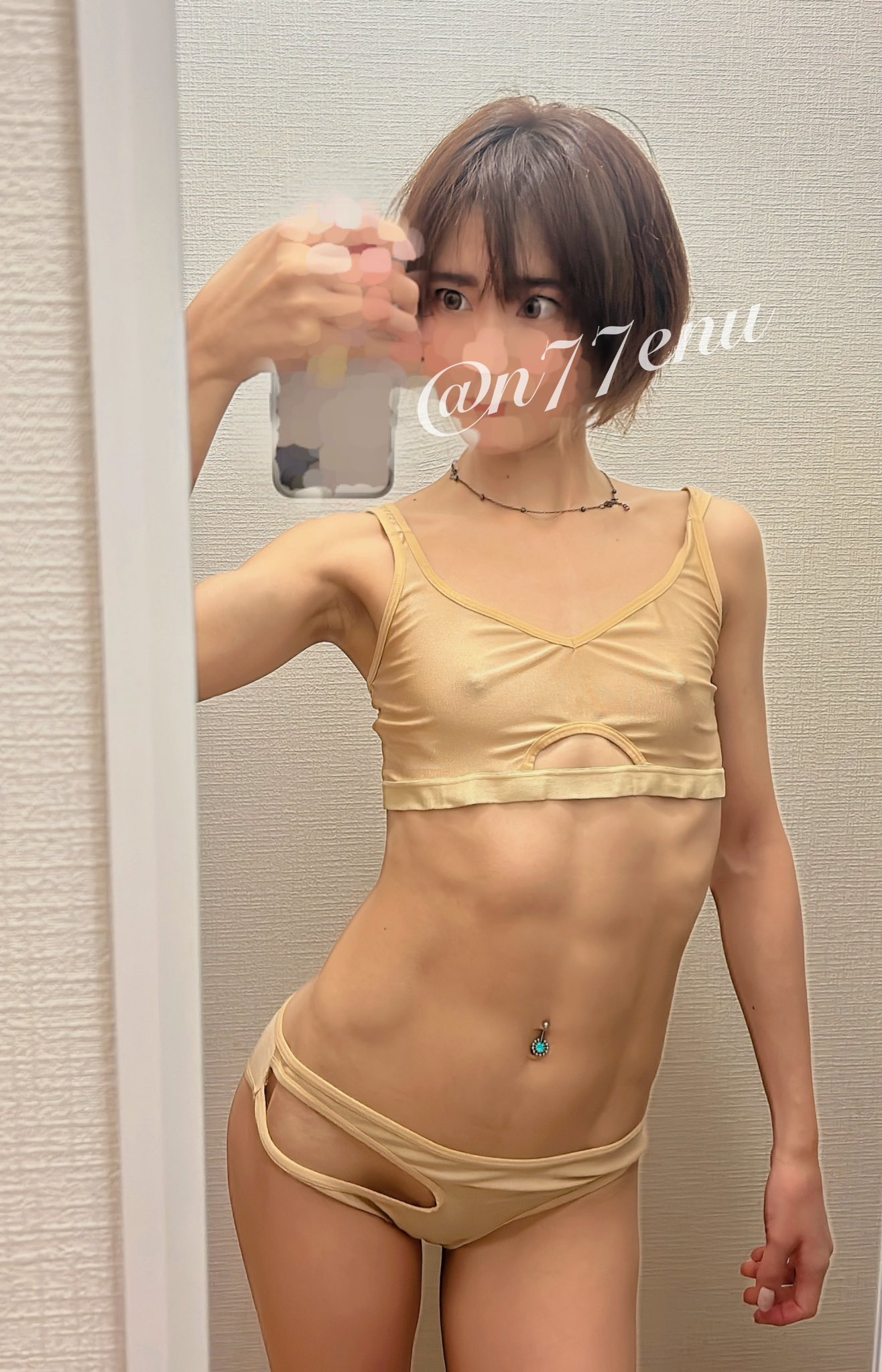 腹筋　貧乳 