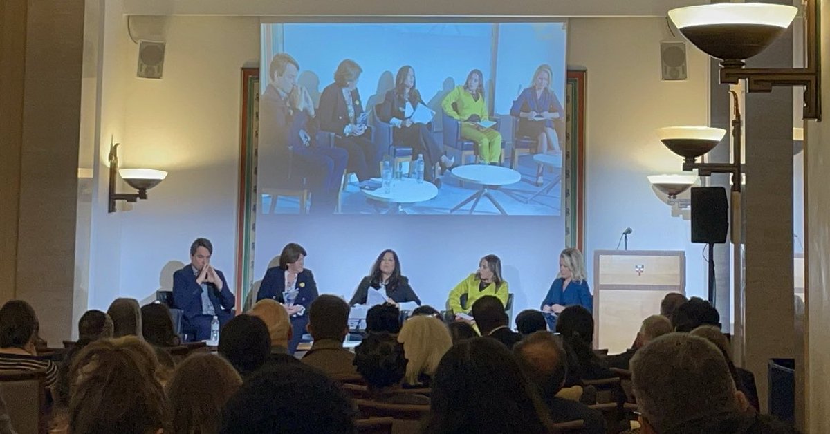 #Commonwealth Women Parliamentarians join @ICwS_SAS panel discussion on combatting online harassment of women in Parliament CPA Secretary-General @StephenTwigg chaired panel with @CPA_UK Chair @MariaMillerUK @YasminQureshiMP both 🇬🇧 Hon. @FasihaHassan 🇿🇦 & lawyer @suigenerisjen