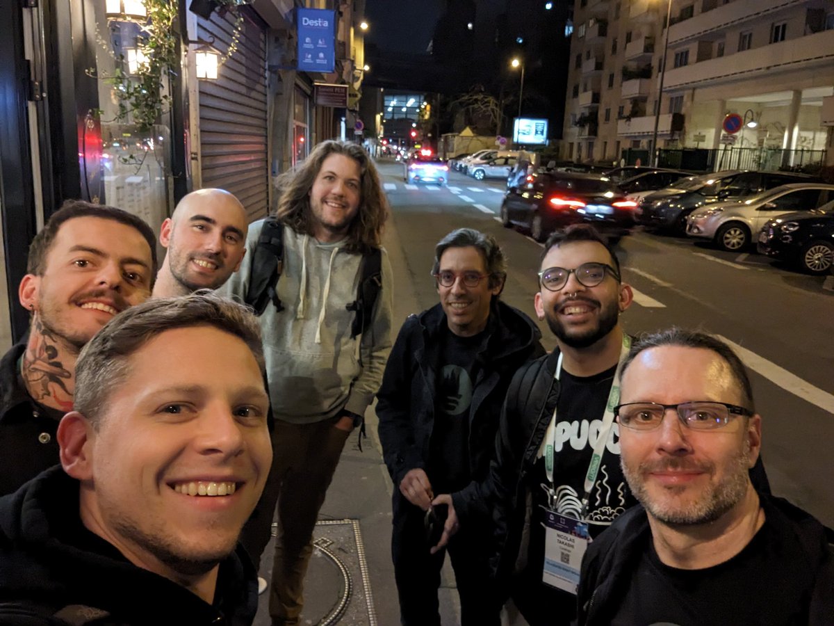 Quick dinner with @PromOperator maintainers and friends! 😎 #KubeCon