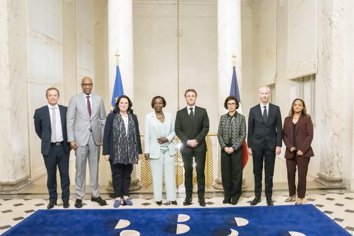 À l'occasion de la Journée Internationale de la Francophonie, la Secrétaire générale <a href="/LMushikiwabo/">Louise Mushikiwabo</a> et sa délégation ont été reçus par le Président <a href="/EmmanuelMacron/">Emmanuel Macron</a>. Ils ont discuté de l'organisation du prochain Sommet de la #Francophonie, prévu pour se tenir en #France les 4-5