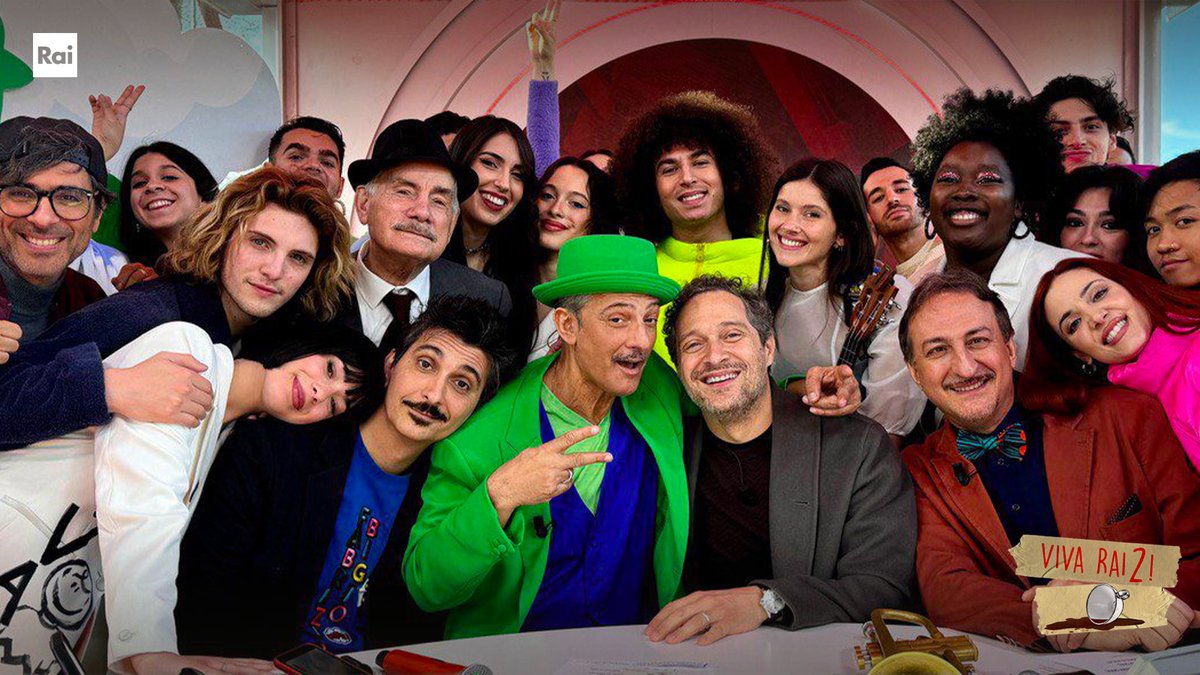 Il team del sorriso sta arrivando, tra poco inizia una nuova puntata di #VivaRai2! 💥 @Fiorello @fabriggio @MauroCasciari #Rai2 #RaiPlay 📺