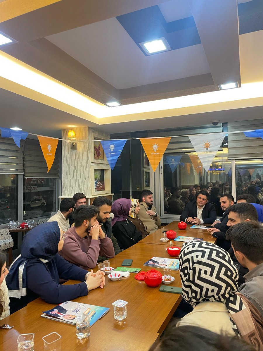 📍Seçim Koordinasyon Merkezi Genel Merkez Gençlik Kolları MKYK Üyemiz @erdogandonmez’in Gençlik Kolları teşkilatımızı ziyareti ile istişare toplantısı gerçekleştirdik. Ziyaretleri için kıymetli başkanımıza teşekkür ederiz. @AKGenclikGM @AKGenclikBingol