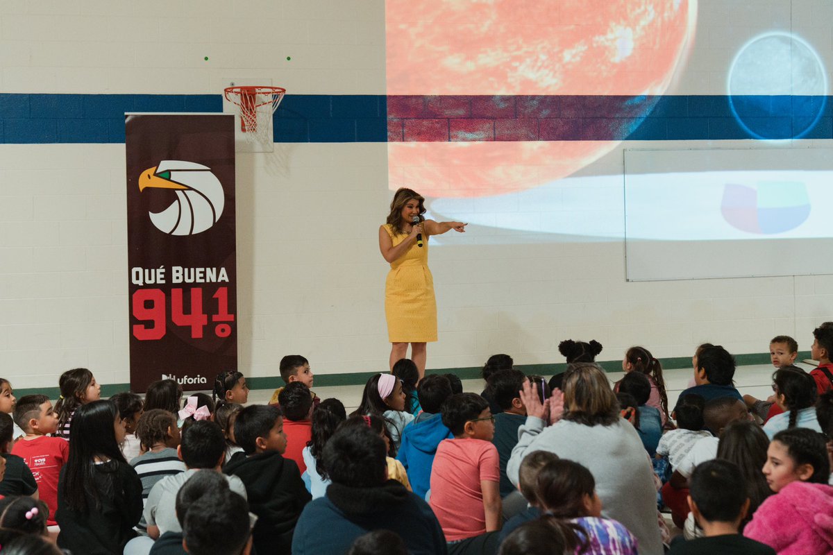 Univision 23’s Chief Meteorologist, Nelly Carreño, visited Centerville Elementary today to talk about the upcoming total eclipse! Our students were able to learn more about the eclipse, how to prepare, and the importance of it. Thank you @Univision23DFW @QueBuena941 and