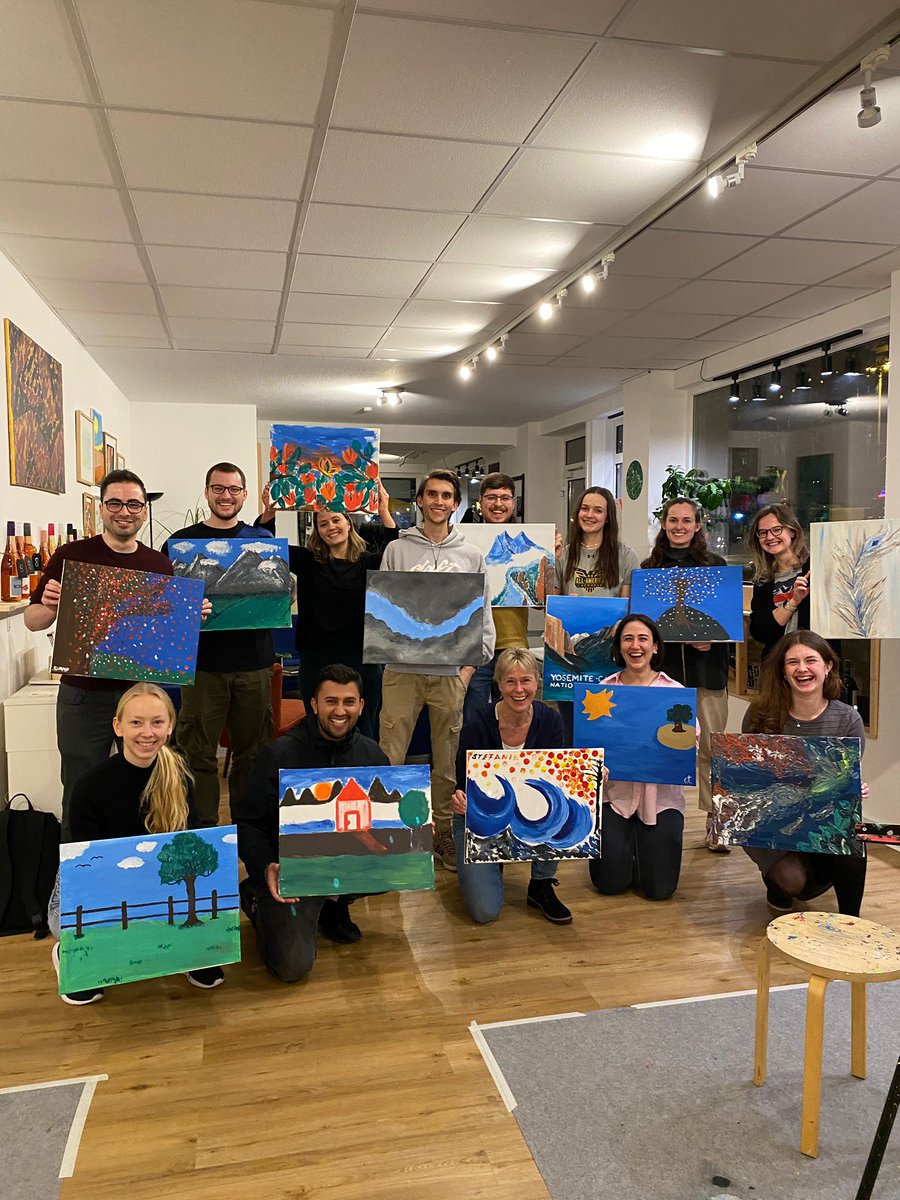 Art & Wine: The @InstCardReg_FFM PhD and MD students had a wonderful evening with their mentor Stefanie Dimmeler @ Entkorkte Kunst Frankfurt. Beautiful art and happy faces 🎨🖌️