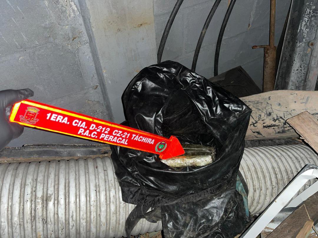 dhernandezlarez's tweet image. En el marco de la Operación Cacique Murachí 2024, efectivos de la #FANB en el PAC &quot;Peracal&quot;, parroquia Capital Bolívar, municipio Bolívar del estado Táchira, efectuaron la aprehensión de una ciudadana identificada como Nancy Ginett Rojas Benitez, C.I.V.- 10.154.426, a quien se le…