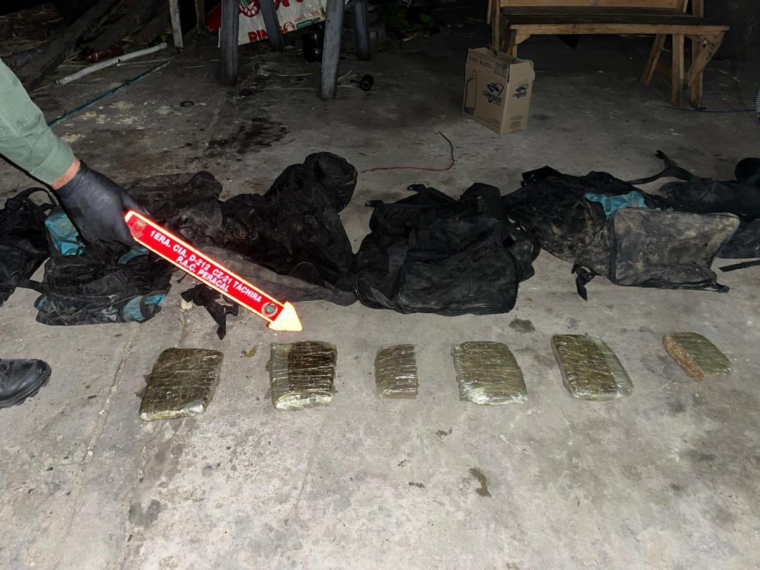 dhernandezlarez's tweet image. En el marco de la Operación Cacique Murachí 2024, efectivos de la #FANB en el PAC &quot;Peracal&quot;, parroquia Capital Bolívar, municipio Bolívar del estado Táchira, efectuaron la aprehensión de una ciudadana identificada como Nancy Ginett Rojas Benitez, C.I.V.- 10.154.426, a quien se le…