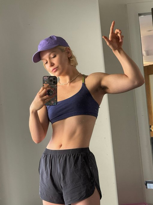 It&rsquo;s not my fault you came with her, but she might leave with me 👯&zwj;♀️ https://t.co/6cSCPyTZpQ<a href="/tag/mvsales"class="tags"><span>#mvsales</span></a>