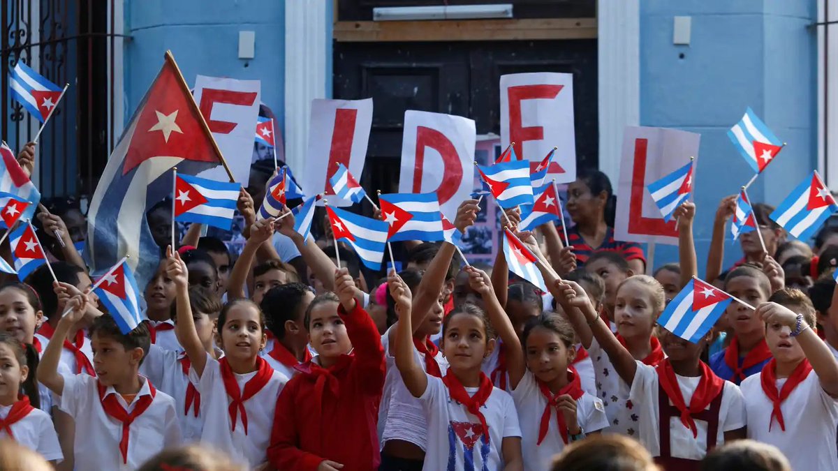 #FidelPorSiempre "Mientras que la inteligencia y el corazón de nuestro pueblo estén con la #Revolución, jamás la Revolución será vencida"

#CubaPorLaVida
#CubaEnPaz