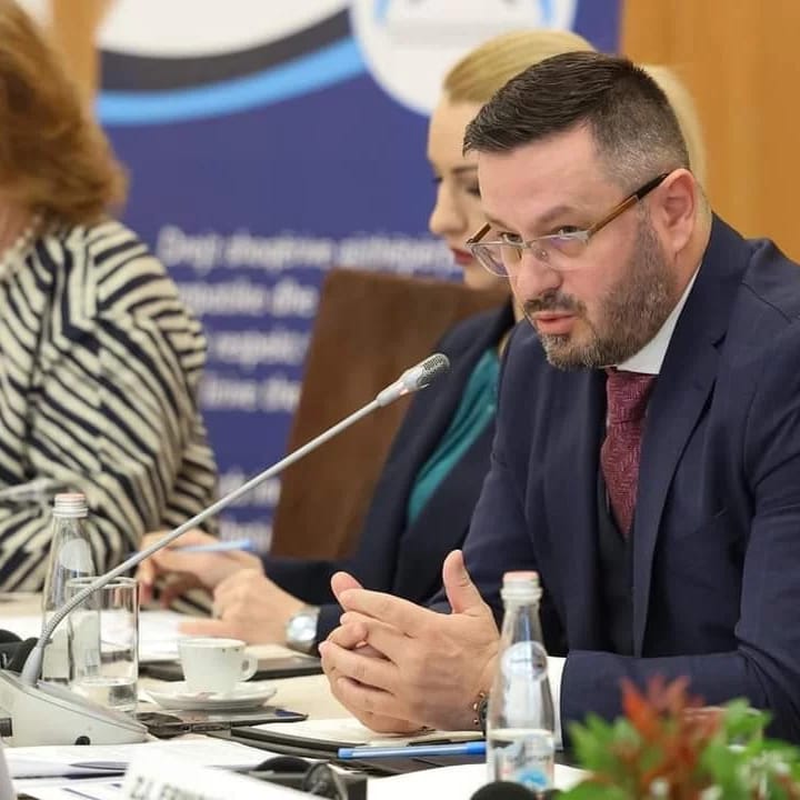 ⚙ Tryeza e organizuar nga Instituti për Aktivizëm dhe Ndryshim Social me mbështetje të programit të granteve nga Ambasada e SHBA 🇺🇸në Shqipëri u fokusua në Sigurinë Kibernetike, përgjigjet ndaj kërcënimeve dhe angazhimin e gjithë hallkave në këtë çështje kaq komplekse.