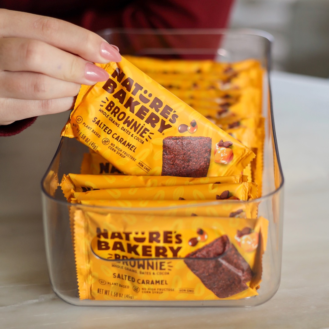 NaturesBakery's tweet image. Our NEW Salted Caramel Brownie wins snack time every time. 😋🍫

Made with whole grains, dates, and caramel - with a hint of salt and a whole lot of real cocoa flavor - for eyes-closed, wide-smiling, feel-good me-time moments. #PlantBased, #DairyFree, #NutFree—and 100% delicious.