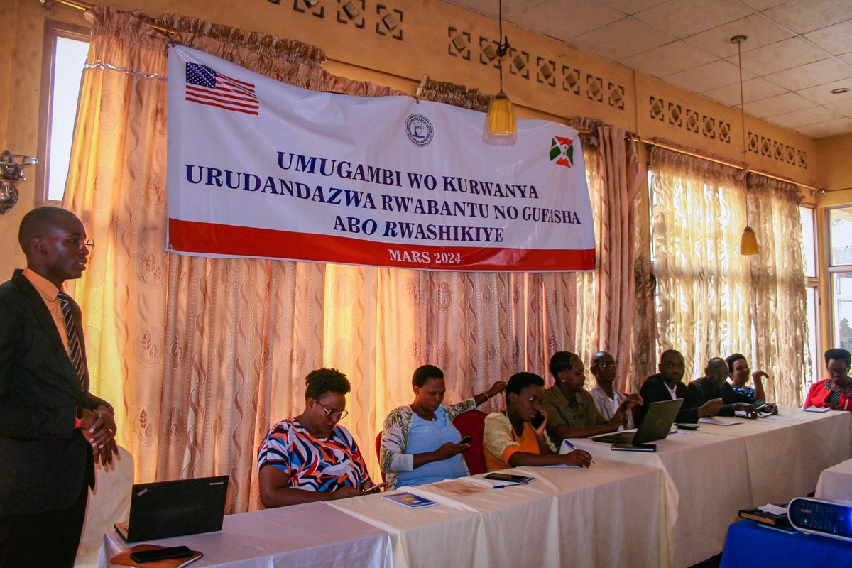 burundi_fenadeb's tweet photo. #FENADEB a organisé à Gitega 1 session de formation de 3 jrs à l'endroit des acteurs communautaires sur la lutte contre la traite des prs et la protection des victimes.
La formation a été rendue possible grùce au programme @JTIP_State @MininterInfosBi @GenreMinistere
#Burundi https://t.co/G9EBECim1T
