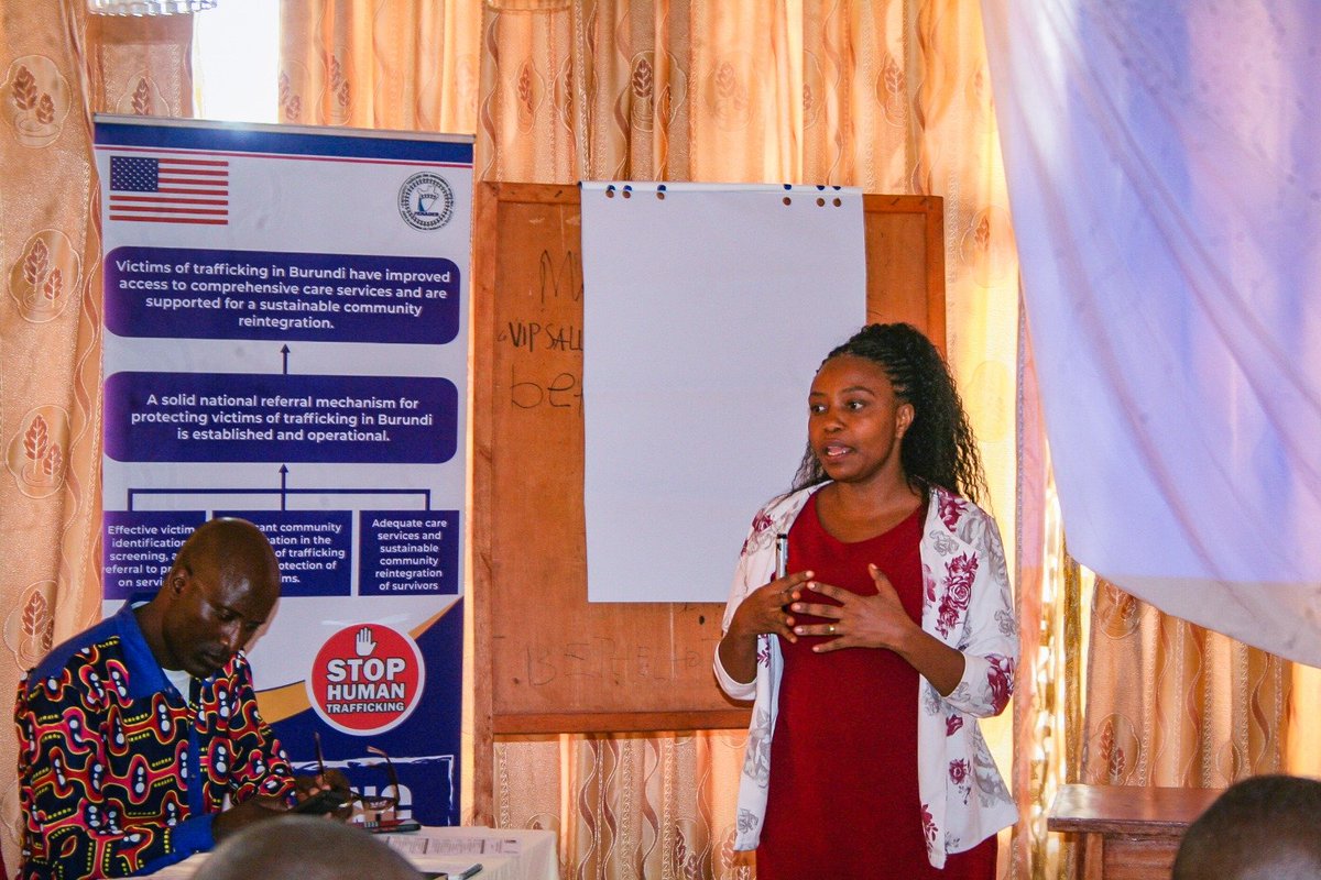 burundi_fenadeb's tweet photo. #FENADEB a organisé à Gitega 1 session de formation de 3 jrs à l'endroit des acteurs communautaires sur la lutte contre la traite des prs et la protection des victimes.
La formation a été rendue possible grùce au programme @JTIP_State @MininterInfosBi @GenreMinistere
#Burundi https://t.co/G9EBECim1T