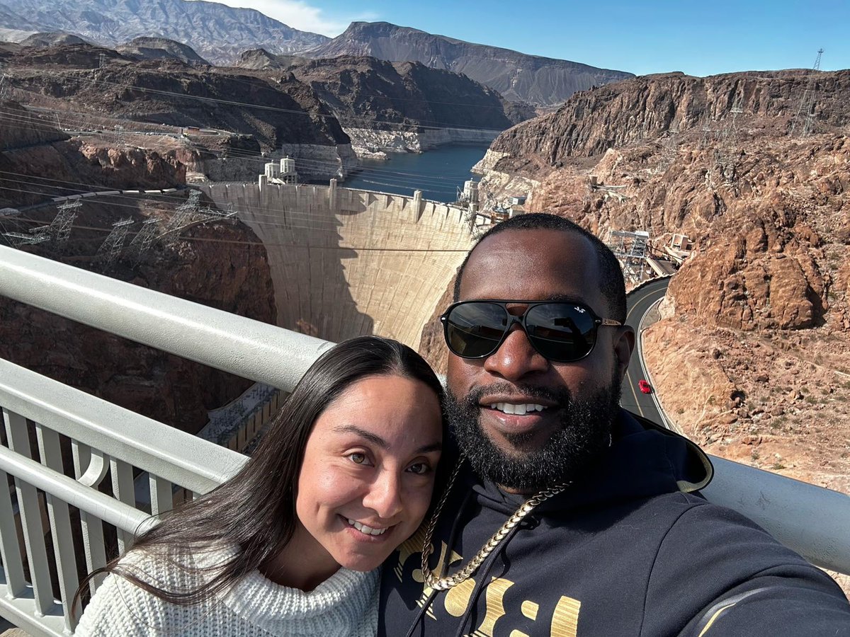 We had a blast touring the Hoover Dam 🤩! From the incredible bridge and visitor center to the massive generator turbines, we learned a lot! 🤓 #HooverDam #ExploreMore #LiveTheAdventure 🌈