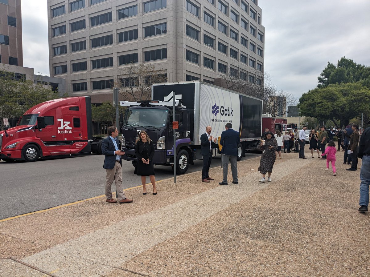 A big thank you to @aurora_inno, @Waymo, @VWnews, @Waabi_ai, @Nuro, @Gatik_AI, and @KodiakRobotics for bringing out their vehicles to #TXAVDay and showcasing the amazing technological advances the industry has achieved. The future of transportation is here! #txlege