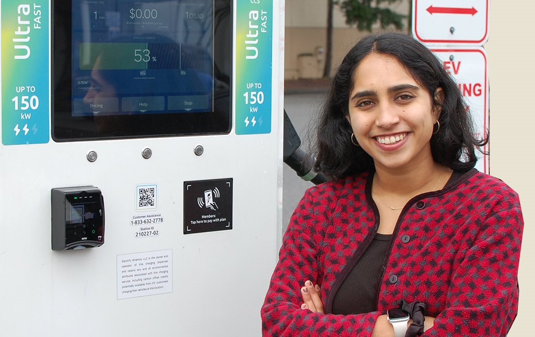 From next-generation electric vehicle batteries to rapid, wireless charging stations, @UofWA engineers are creating the future of #EVs. ⚡🚗 Learn more: bit.ly/3PwGoTE #ElectricVehicles #CleanEnergy