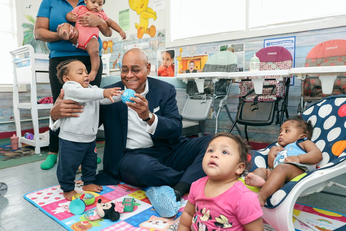 Commissioner @RodneyEllis praised the amazing work of the @Early_Reach United Way program during Women's History Month! This initiative provides free quality child care to families and allows women to continue their education. To support Early REACH: unitedwayhouston.org/get-involved/d…