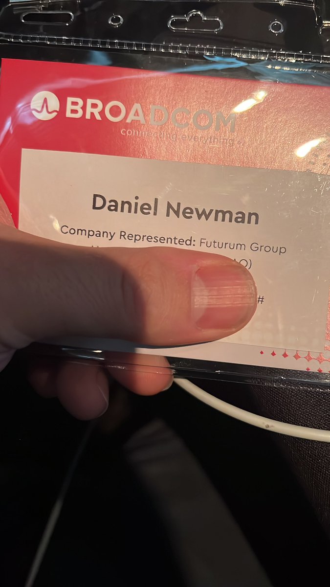 TLDR on @Broadcom Investor Day 👇🏻 1. Ethernet for AI is not going to die as a result of InfiniBand. It has economic advantages as well as on-par performance and lower fail rates. I expect this debate to last. 2. Broadcom has significant content across the AI cluster for front