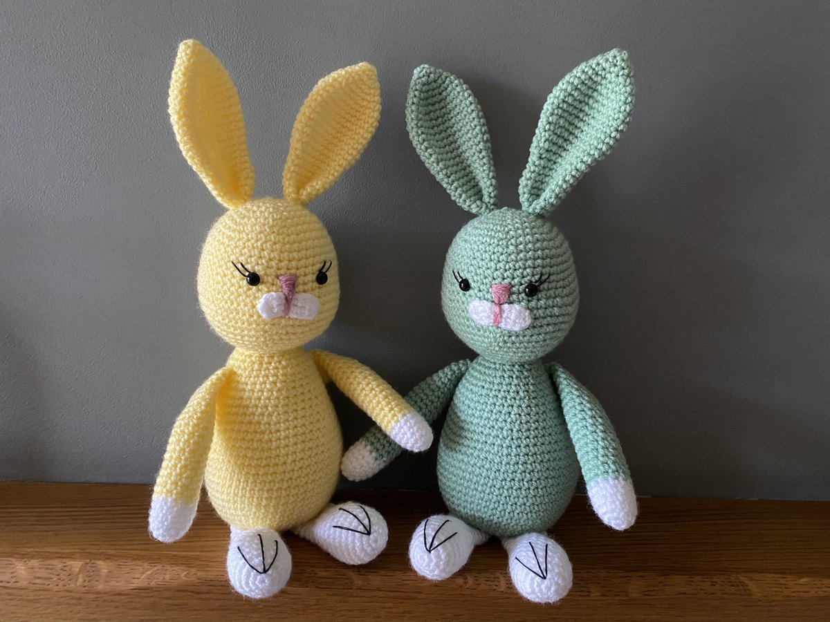Very cute Easter Bunnies available now! I don’t think it will be long before they hop off to pastures new 🐰🐰 bitzas.etsy.com/listing/165377… #MHHSBD #firsttmaster #CraftBizParty