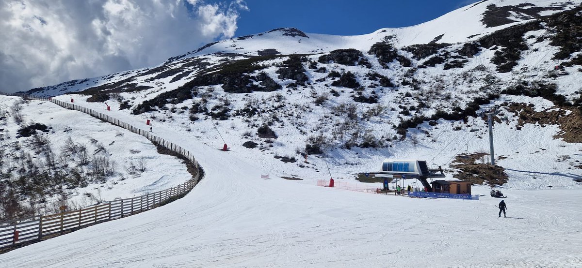 📸📸 Buen miércoles esquiadoe@s‼️ Seguimos a tope con las buenas jornadas de esquí en #LEITA. Suma y sigue, 20 de Marzo 💪🔝. No pierdas el norte‼️. #sinfiltros😍 

#leitariegos #vallelaciana #leonesp #spainsnow