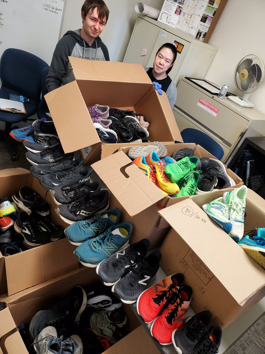 Get ready for the Vancouver Half Marathon 🏃‍♀️with gently used runners👟 available in our front office! Plus, join us at Forerunners for the CRS running clinic. Let’s crush those miles together! Thank you, Forerunners! 🙌 

🌟 #Forerunners #vancommunitypolicing #volunteer