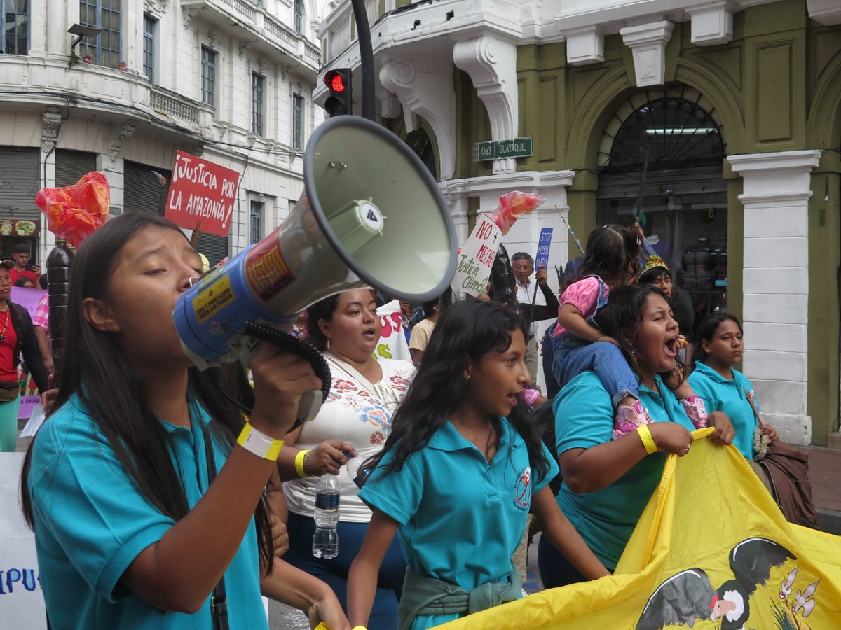 ⚠️ Leonela Moncayo, una activista climática de 14 años, y otras #9Niñas de la Amazonía en #Ecuador, están en riesgo por luchar contra los #mecheros y defender la #justiciaclimática. @DanielNoboaOk y @DianaSalazarM2, deben tomar #AcciónUrgente: amn.st/6018kLlKj