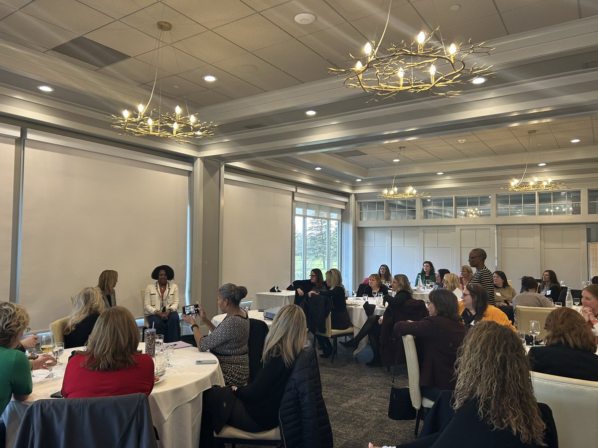 Connecting, empowering, and supporting woman in leadership. @NYSAWA_ROCFLX #NYSAWA