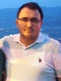 daronbaran's tweet photo. Edirne'de gözaltında insanlık dışı tehdit ve işkence yaptıran namusuz savcı Günlerce işkence yapardın bana insanların tuvalate gitmesine izin vermedin, gece yarısı aniden sorguya aldın, kokuşmuş yemek yedirdin,işkenceci 26 yaşında militan savcı
Adem KİRMAN https://t.co/GBVQlaUIWN