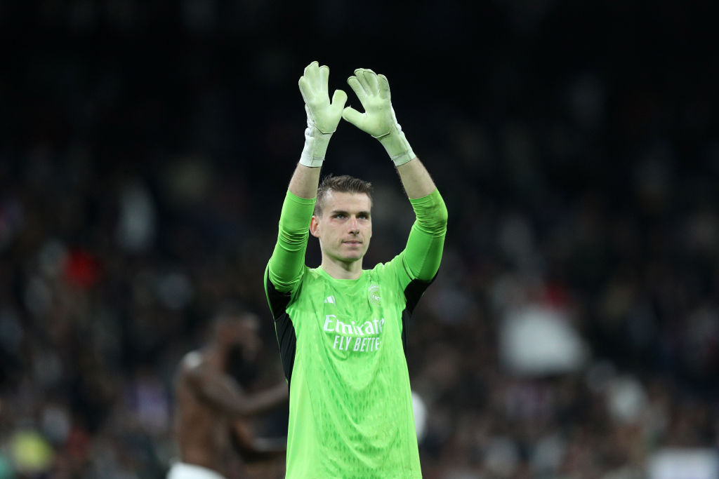 FabrizioRomano's tweet image. 🚨⚪️ Understand Real Madrid have already prepared new contract proposal for Andriy Lunin. Current deal expires in June 2025 but Real definitely want Lunin to stay.

It will depend on Lunin's decision, but club and also manager trust him while they wait for Courtois to be back.