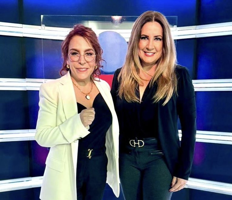 KarlaMawcinitt's tweet image. Muchas gracias Fernanda Familiar por la invitación al programa #AlAireQTF para compartir sobre el gran trabajo que realizamos en @PorMexicoF.

Muy merecido el reconocimiento con el Doctorado Honoris Causa por ser una #MujerEmpoderada, con una exitosa trayectoria profesional.