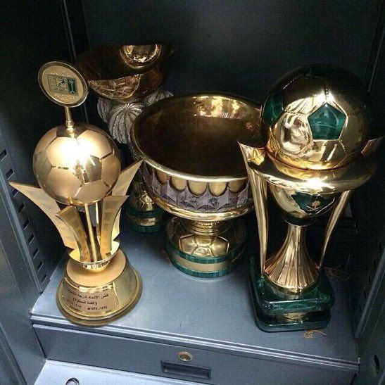 13saeed's tweet photo. لم يرفعها أحد من الأندية السعودية 🇸🇦 سوى فريق واحد فقط وهو نادي #الشباب كأس دوري خادم الحرمين الشريفين الملك فهد بن عبدالعزيز 

( بنسخة 🏆 استحدثت عام ١٤١١هـ ) 

- حقق هذه النسخة ثلاث مرات متتالية كاول نادي بالسعودية
١٤١١هـ - ١٤١٢هـ - ١٤١٣هـ . 

- ثم امتلك الكأس للأبد بخزينته 🤍 https://t.co/rseyajrj3S