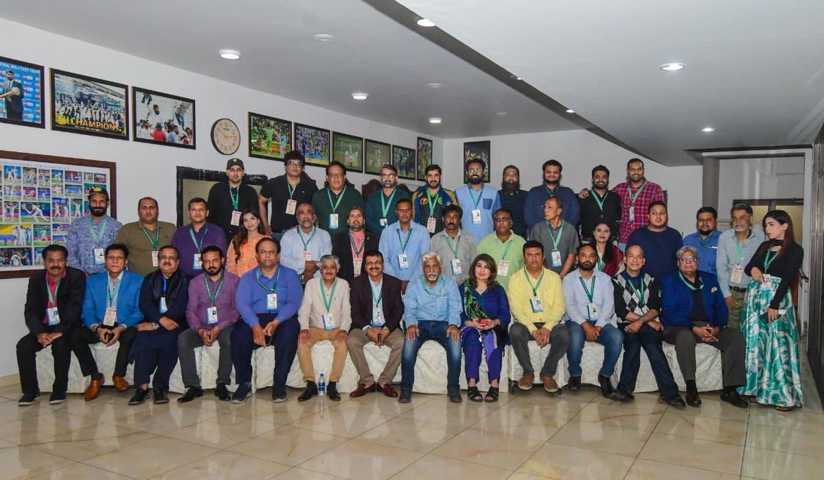 Group Photo of Karachi media friends during PSL 9 final at National Stadium, Thank you ⁦@TheRealPCB⁩ and ⁦@aaliaaaliya⁩ and her team