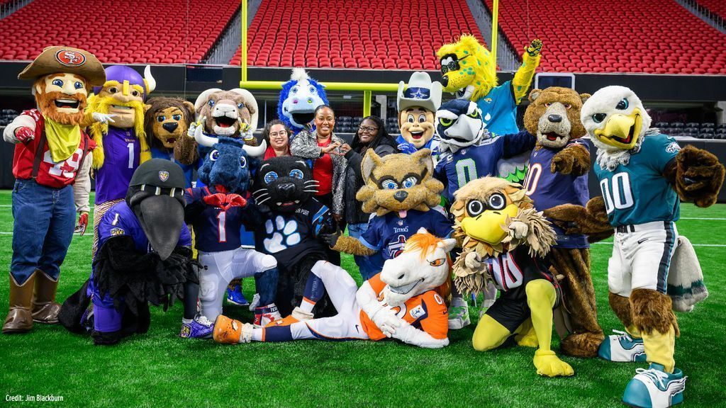 Miles on X 2024 NFL Mascot Summit Havin fun in the ATL with my friends. https t ROf733lthi X