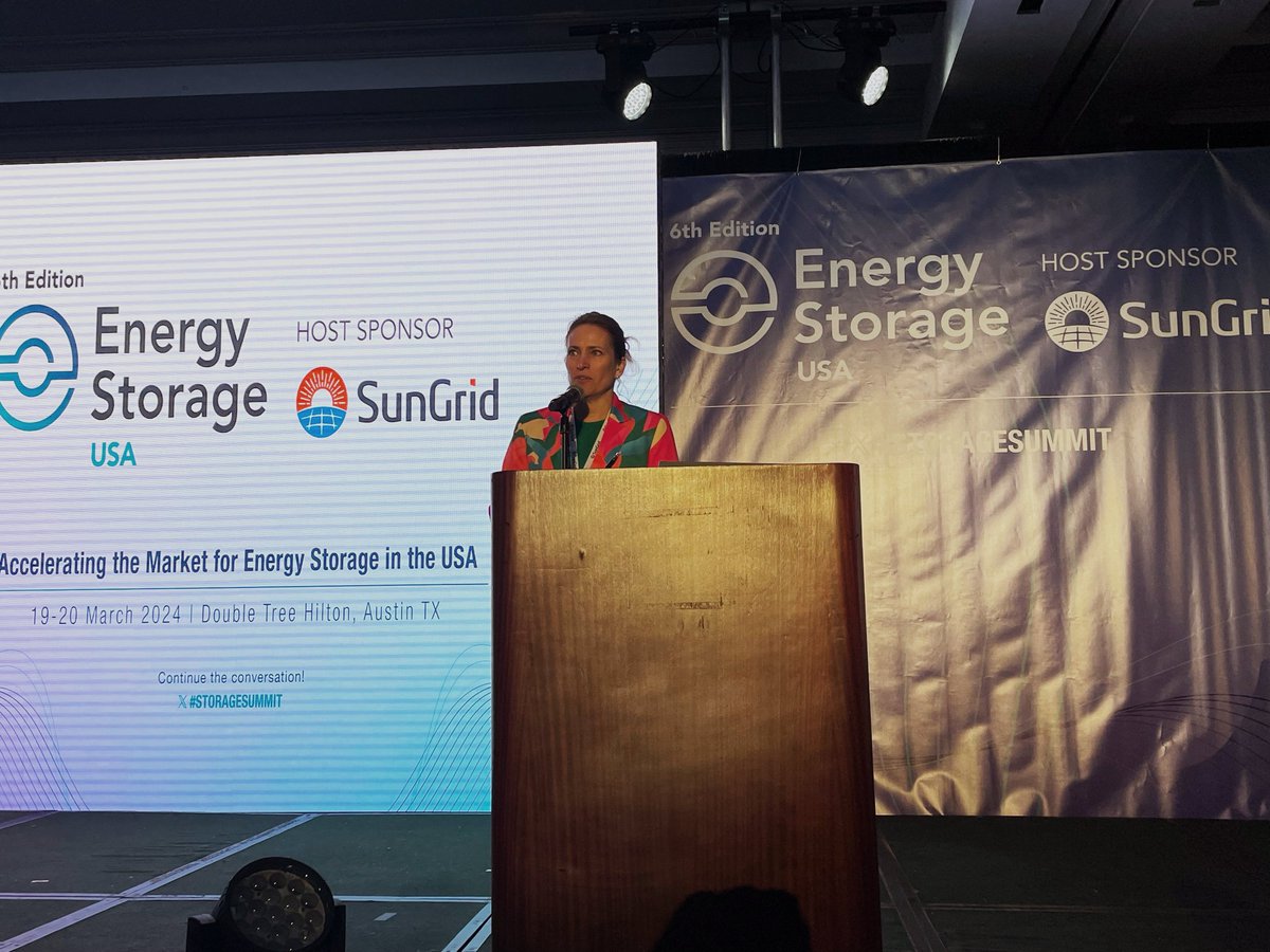 🌎The #LDES world tour continues! Here is our very own Julia Souder kicking off @Solarmedialtd's Energy Storage Summit USA! 🇺🇸The US remains a crucial market for energy as state's like Texas are projected to surpass California with 6.4 gigawatts of new grid battery capacity.