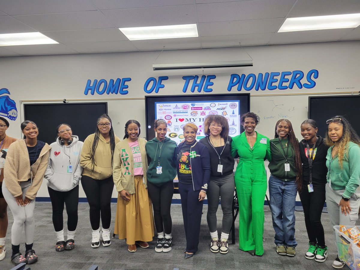 Today was #HBCU apply day! Some of our stellar seniors were able to apply to several HBCUs with a fee waiver. Snacks, smiles, and scholarship! What could be better? We are looking forward to seeing where these young women land next! #onecanyon @ClarkCountySch