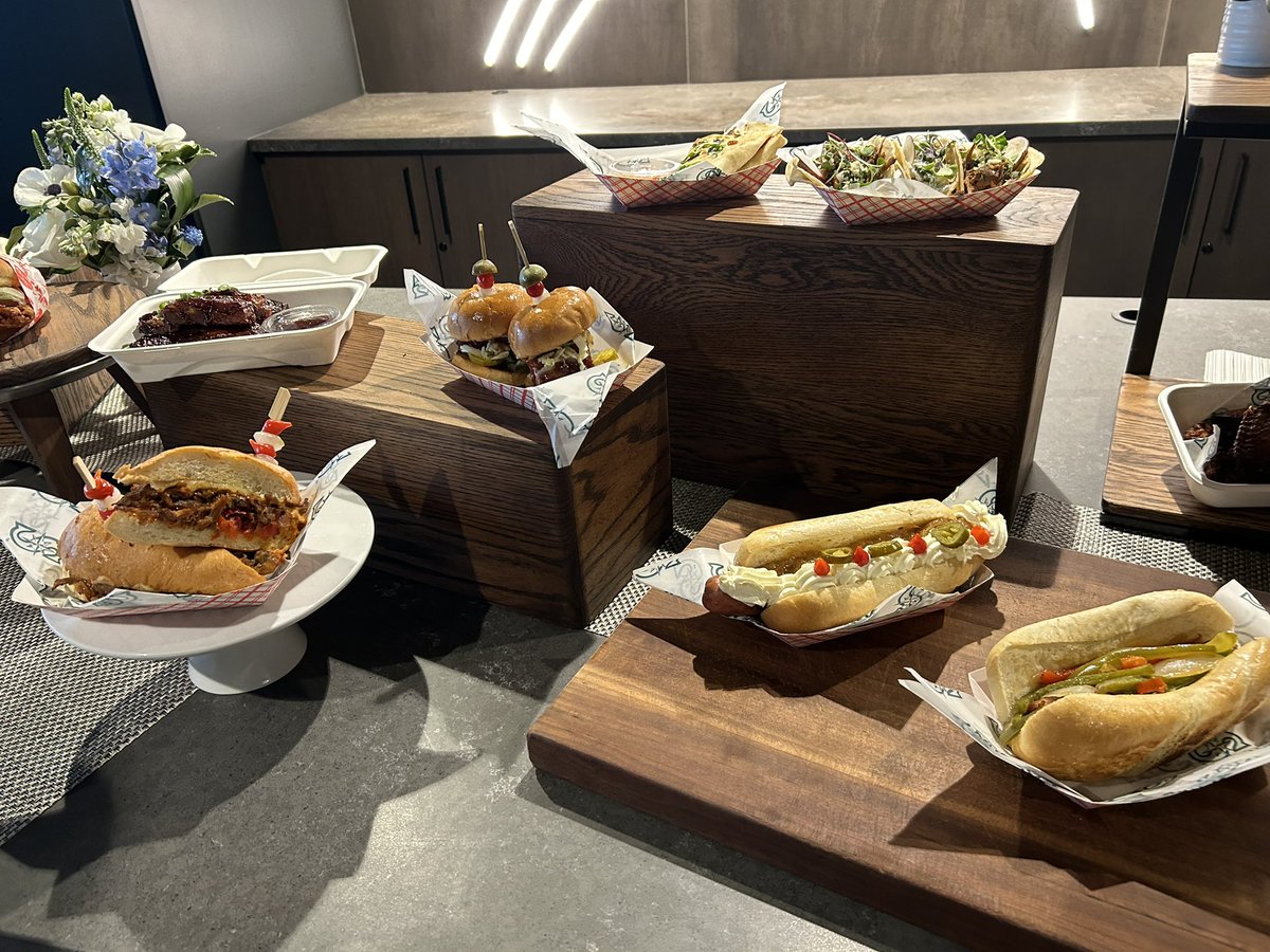 CirclingSports's tweet photo. Hello from the 2024 @Mariners food preview! 

We’re here at T-Mobile Park with our friends @WWConverge to check out all the new food and the great eats we can expect to see at the ballpark! 

#MarinersEats #TridentsUp https://t.co/6pMpQxkp9c