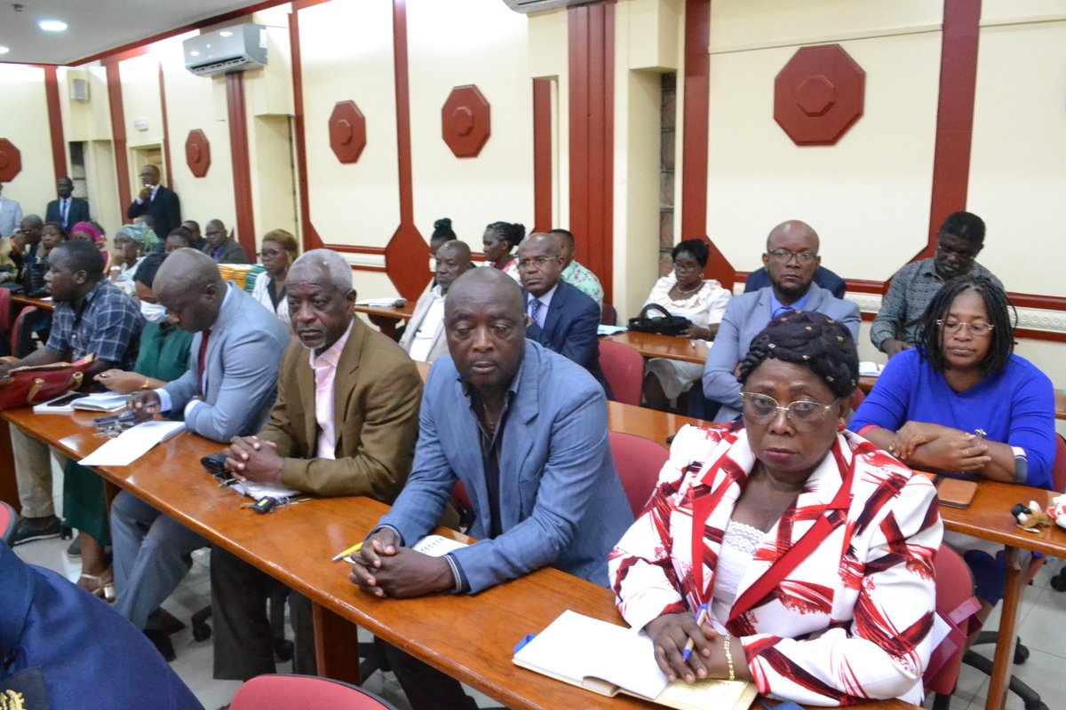 MairieLbv's tweet photo. ..En présence du des Délégués Spéciaux des #Communes du Grand #Libreville, des Directeurs d’#académique, des #zones #académiques et des Responsables des #circonscriptions #scolaires communes du Grand #Libreville, ainsi que des associations des parents d’élèves. https://t.co/DIdqqAgNp6