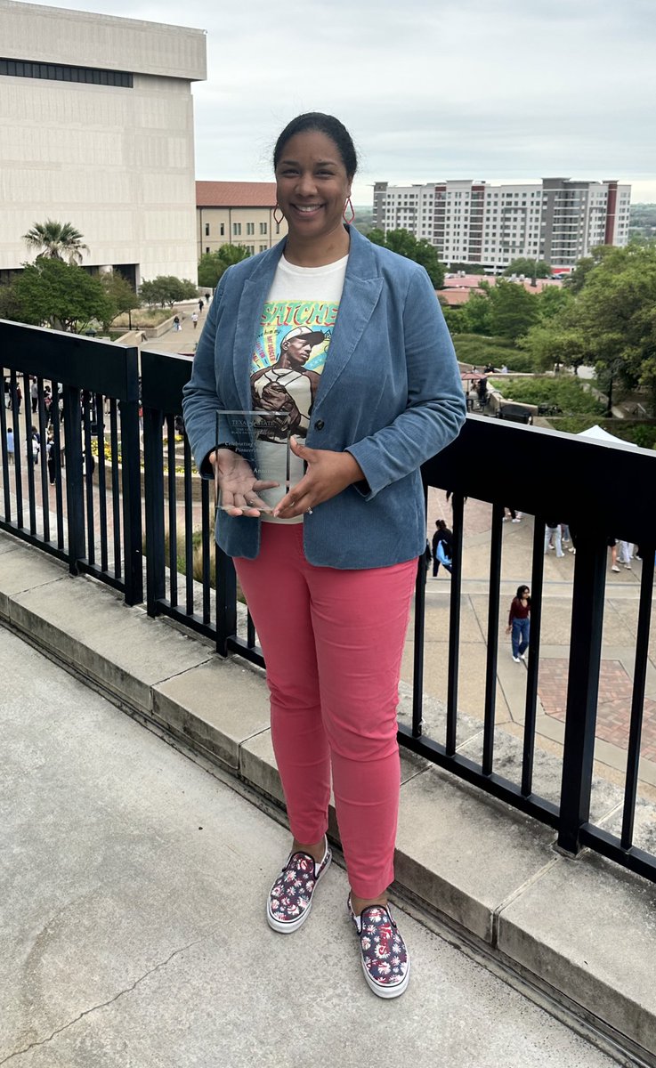 Congratulations @Coach_Z_Antoine on receiving the Coalition of Black Faculty & Staff Spring 2024 Pioneer Award! Thank you @coalition_txst for the honor and recognizing the trailblazing efforts of our amazing head coach during Women’s History Month. 🐾