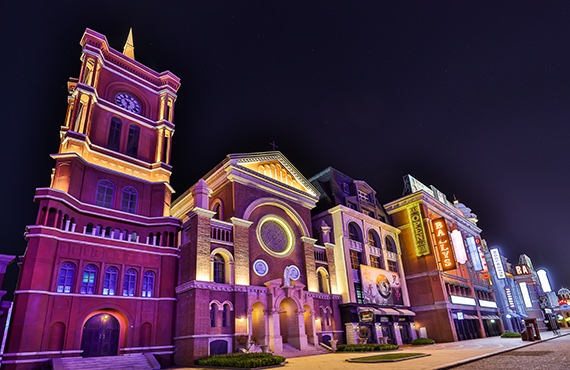 ArgchinaCom's tweet photo. Qingdao Oriental Movie Metropolis está ubicado en la zona de Industria Cultural de Cine y Televisión en Qingdao y es el parque industrial de cine y televisión, que cuenta con 40 estudios de clase mundial. La película "The Wandering Earth"  se nació aquí. https://t.co/uq5IEErYqD