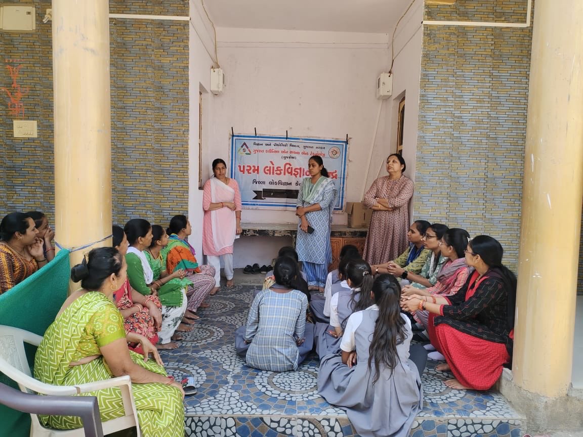 #HealthAwarenessProgram at Nikora village. With the support of Gram Vikas Trust ⁦@paramcscbharuch⁩ distributed Free Sanitary Pad to women.⁦@InfoGujcost⁩ ⁦@InfoGujarat⁩ ⁦@BharuchMahiti⁩ ⁦@narottamsahoo⁩ ⁦@Punam_Bhargava⁩ ⁦@pavitshah⁩ ⁦