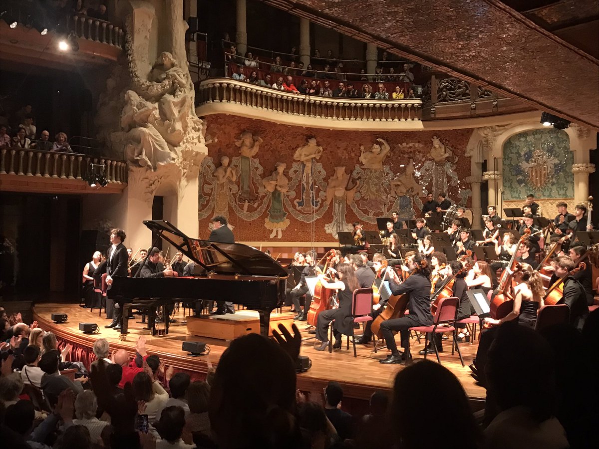 Nivellàs a la Final del @mariacanals_bcn aquest vespre en un @palaumusicacat ple de gom a gom. Tres joves prodigiosos del piano acompanyats d’una meritòria @jonc_jonc sota la batuta atenta de @manelvaldivieso. I ara cap al 70è (!!!) aniversari de l’any vinent!